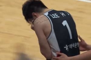 被中国男篮打哭了😭韩国核心李贤重捂脸痛哭 空砍22分7板4助2断