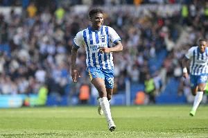 巴莱巴发帖“来到老特拉福德”后删除，被球迷调侃暗示想去曼联