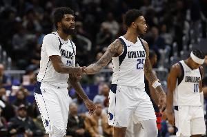 华盛顿:我们坚持下去就好 一切都会好转 别让一场比赛影响心态